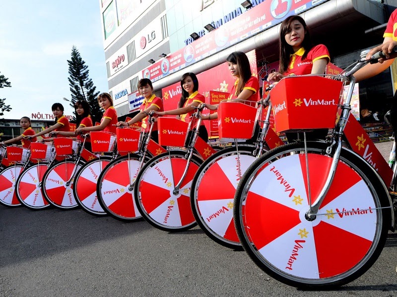 Đội ngũ roadshow chuẩn bị lên đường thực hiện nhiệm vụ quảng cáo cho doanh nghiệp.