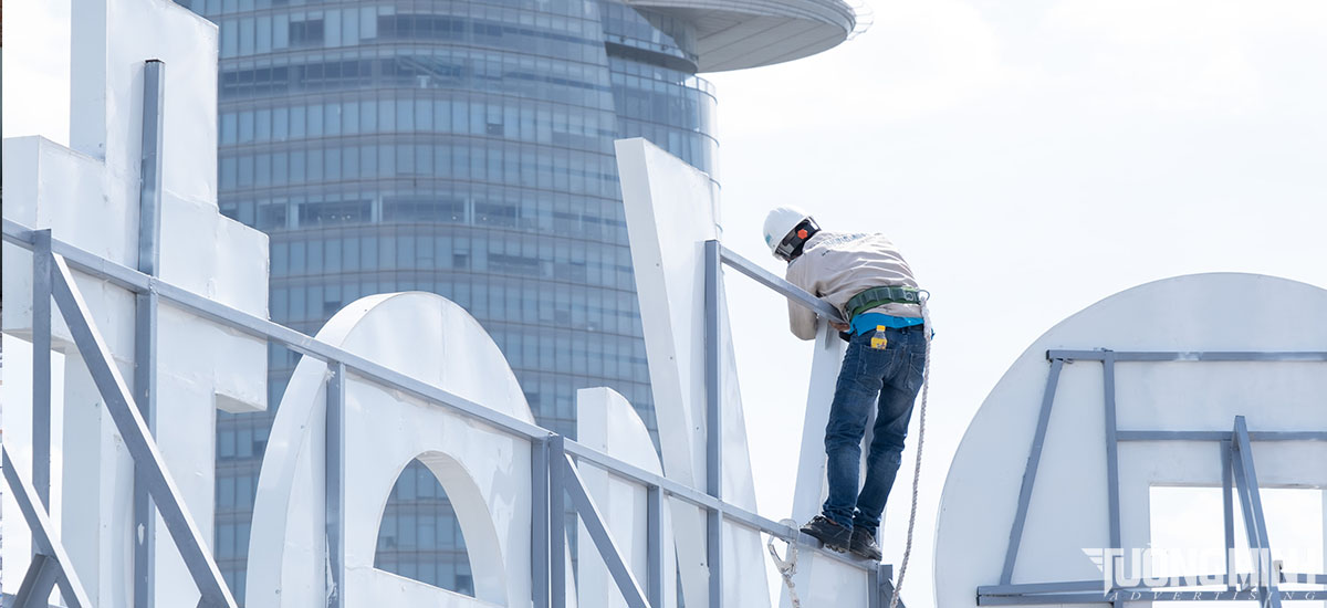 Giám sát thi công quảng cáo ngoài trời