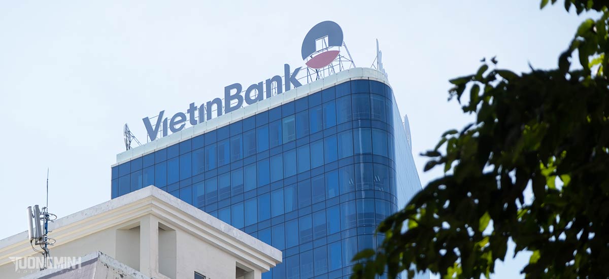 Logo bảng hiệu trên cao